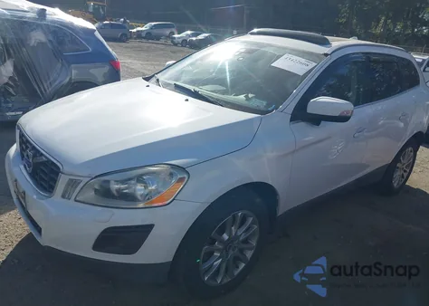 2010 Volvo Xc60 T6/T6 R-Design z USA, uszkodzony, nr VIN YV4992DZ0A2021340